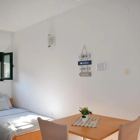 Twin Apartment Split