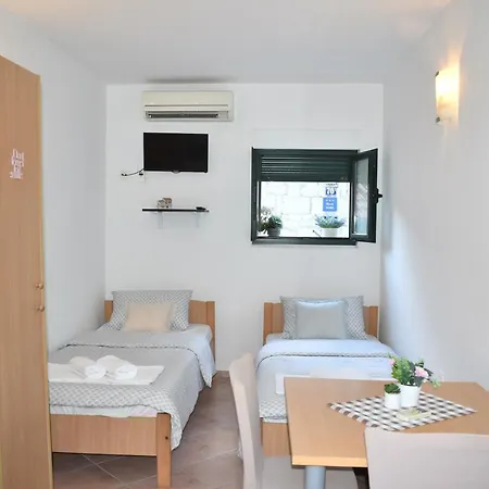 Twin Apartment Split