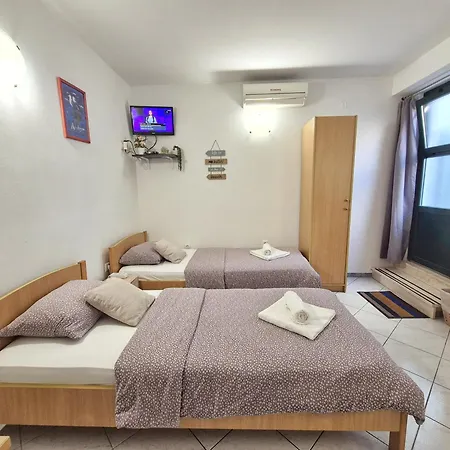 Twin Apartment Split